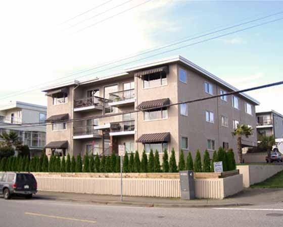 Casa Bella Apartments in White Rock, BC - Building Photo