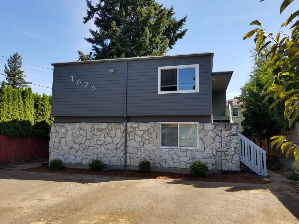 1626 Southeast Lexington Street, Unit 1 in Portland, OR - Building Photo