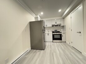 4598 Sardis St in Burnaby, BC - Building Photo