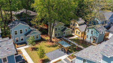 1351 Finley St NE in Atlanta, GA - Building Photo - Building Photo