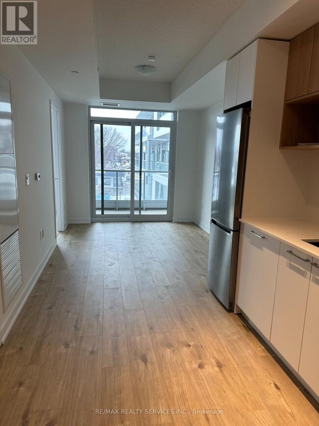 500 Plains Rd E in Burlington, ON - Building Photo - Building Photo