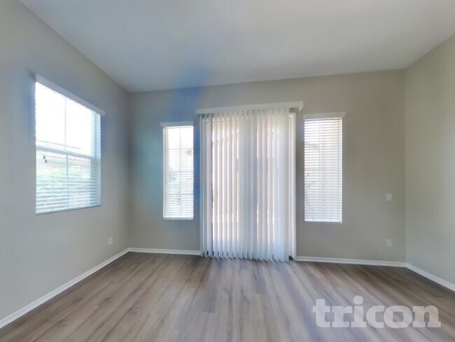 34629 Foxberry Rd, Unit 106-2000 in Winchester, CA - Foto de edificio - Building Photo
