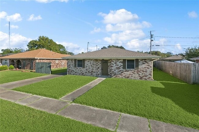 2108 River Queen Dr, Unit 1 in Violet, LA - Building Photo - Building Photo