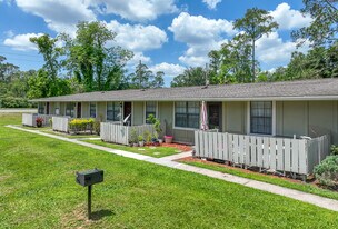 Semoran Pines Regimes in Orlando, FL - Building Photo