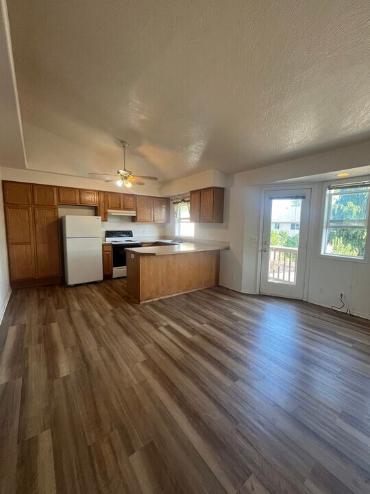 4142 Virginia Ave in Springfield, OR - Building Photo