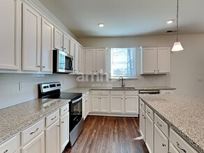 1390 Ashlyn Ct in Lawrenceville, GA - Foto de edificio - Building Photo