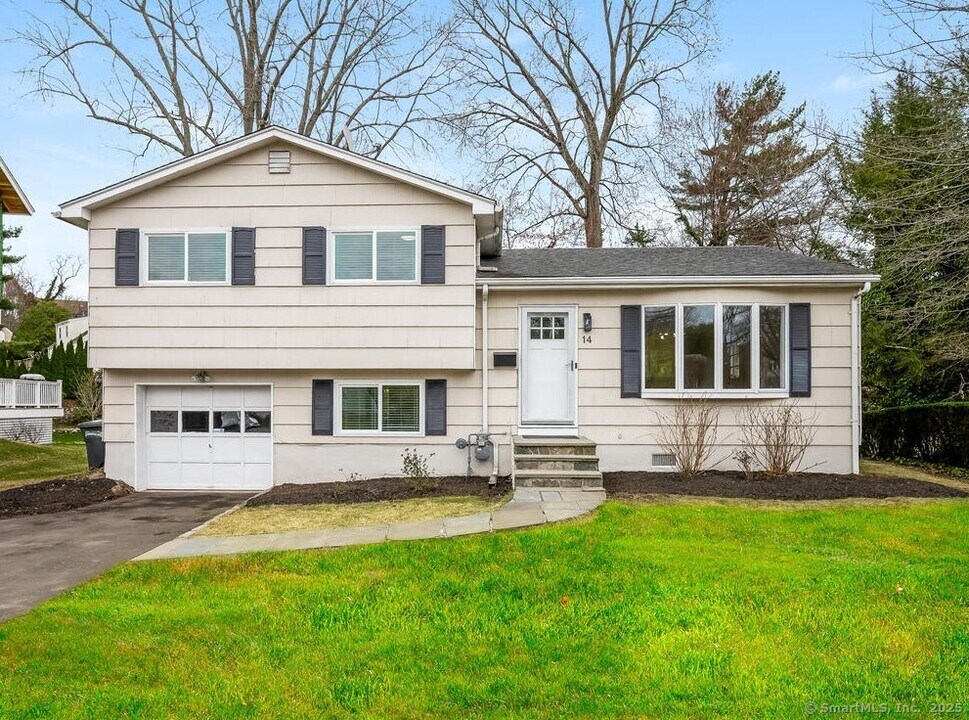 14 Amherst Rd in Greenwich, CT - Building Photo