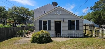 927 Little Bay Ave in Norfolk, VA - Building Photo