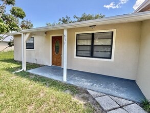 831 Tarpon Ave in Sebastian, FL - Building Photo - Building Photo