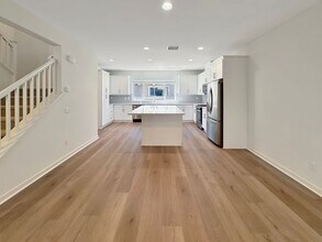 607 Shadowbrook in Lake Forest, CA - Building Photo - Building Photo
