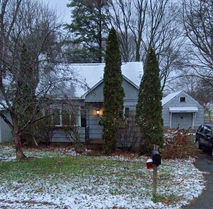 1983 New St in Ontario, NY - Foto de edificio