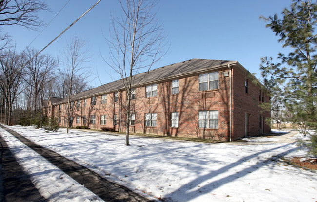 Woods on Country Club Road in Columbus, OH - Building Photo - Building Photo