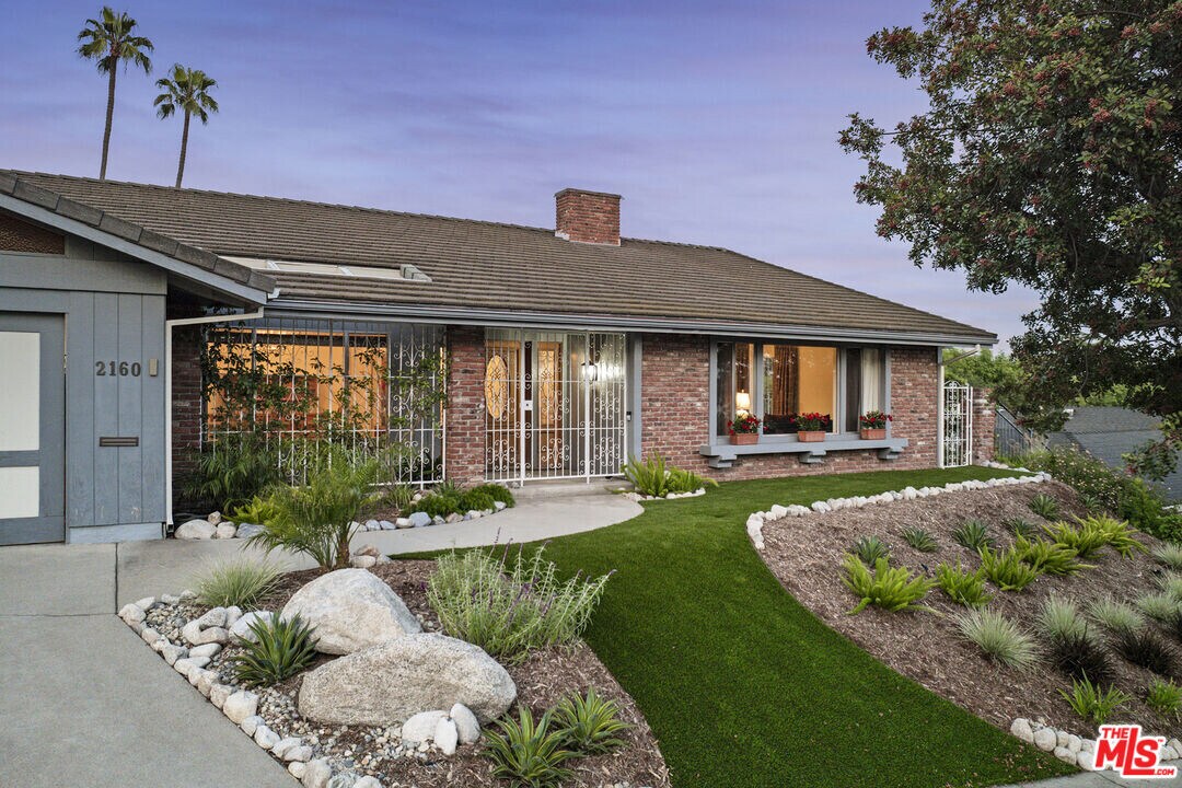 2160 Winona Blvd in Los Angeles, CA - Building Photo