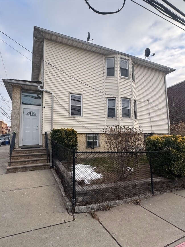 property at 1417 6th St