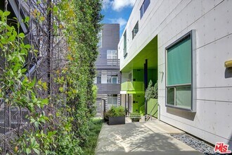 825 Kings Rd in West Hollywood, CA - Building Photo - Building Photo