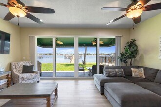 316 N Lake Dr in Lantana, FL - Foto de edificio - Building Photo