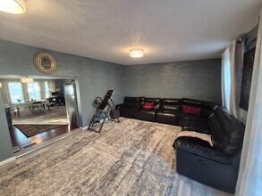 65 Miriam Dr in Florence, KY - Foto de edificio - Building Photo