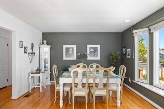 1605 Lynngrove Dr in Manhattan Beach, CA - Building Photo - Building Photo