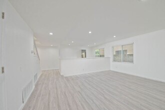 20227 Elkwood St in Los Angeles, CA - Building Photo - Building Photo