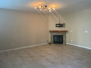 10860 Pebble Hill Dr in Reno, NV - Foto de edificio - Building Photo