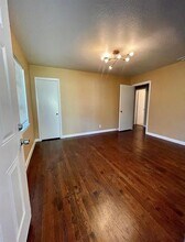 11936 Hoblitzelle Dr in Dallas, TX - Building Photo - Building Photo