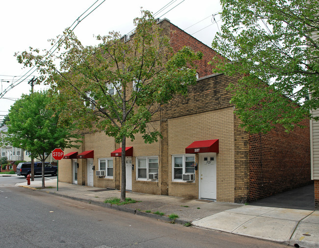 325 Elm St in Kearny, NJ - Building Photo - Building Photo