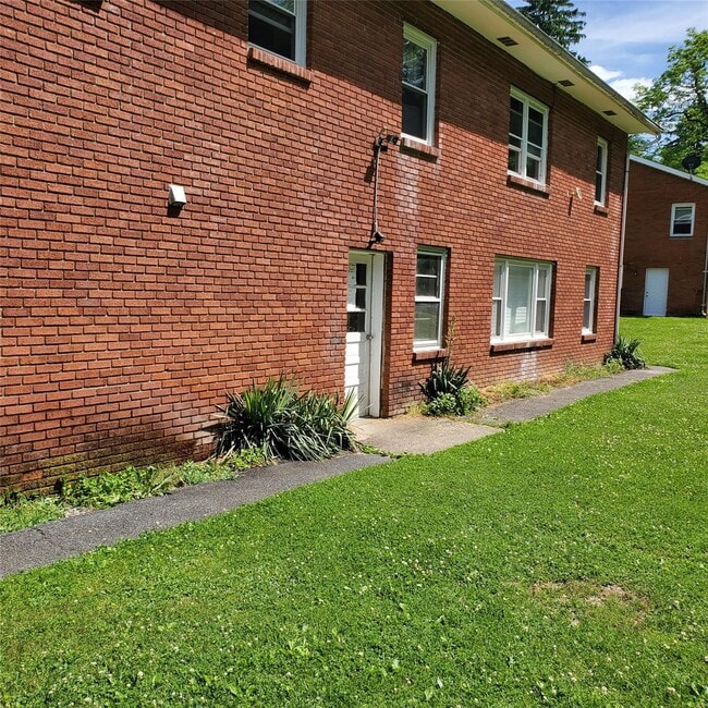 195 Plains Rd in Walden, NY - Building Photo - Building Photo