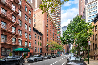 212 East 48th Street in New York, NY - Building Photo - Building Photo