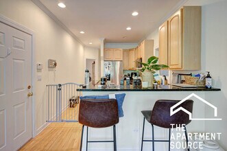 3739 N Sheffield Ave, Unit 1 in Chicago, IL - Building Photo - Building Photo