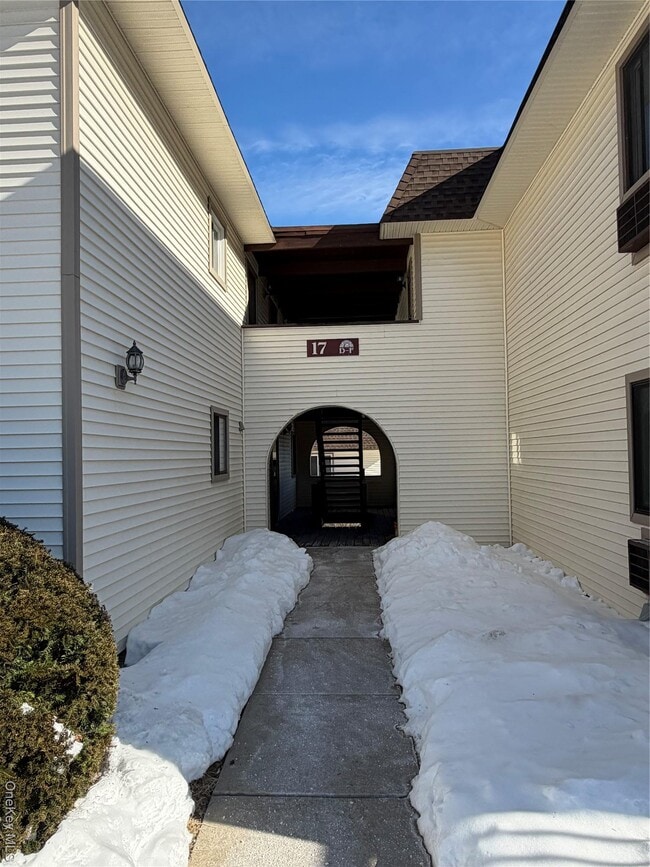17 Village Park Dr in Fishkill, NY - Building Photo - Building Photo