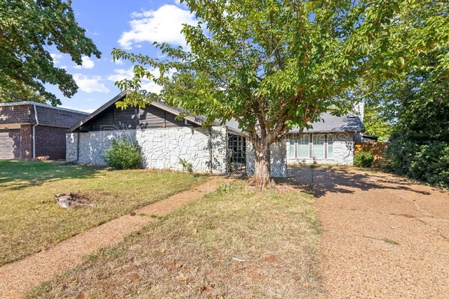 2217 NW 114th St in Oklahoma City, OK - Building Photo - Building Photo