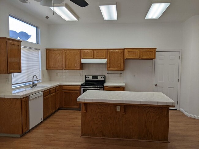 5430 W Morris Ave in Fresno, CA - Building Photo - Building Photo