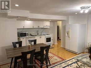 43 Denrock Dr in Toronto, ON - Building Photo - Building Photo