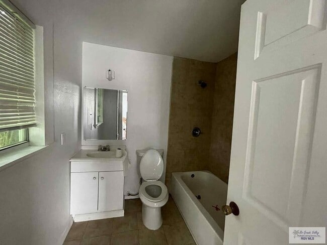 521 N 9th St in Harlingen, TX - Building Photo - Building Photo