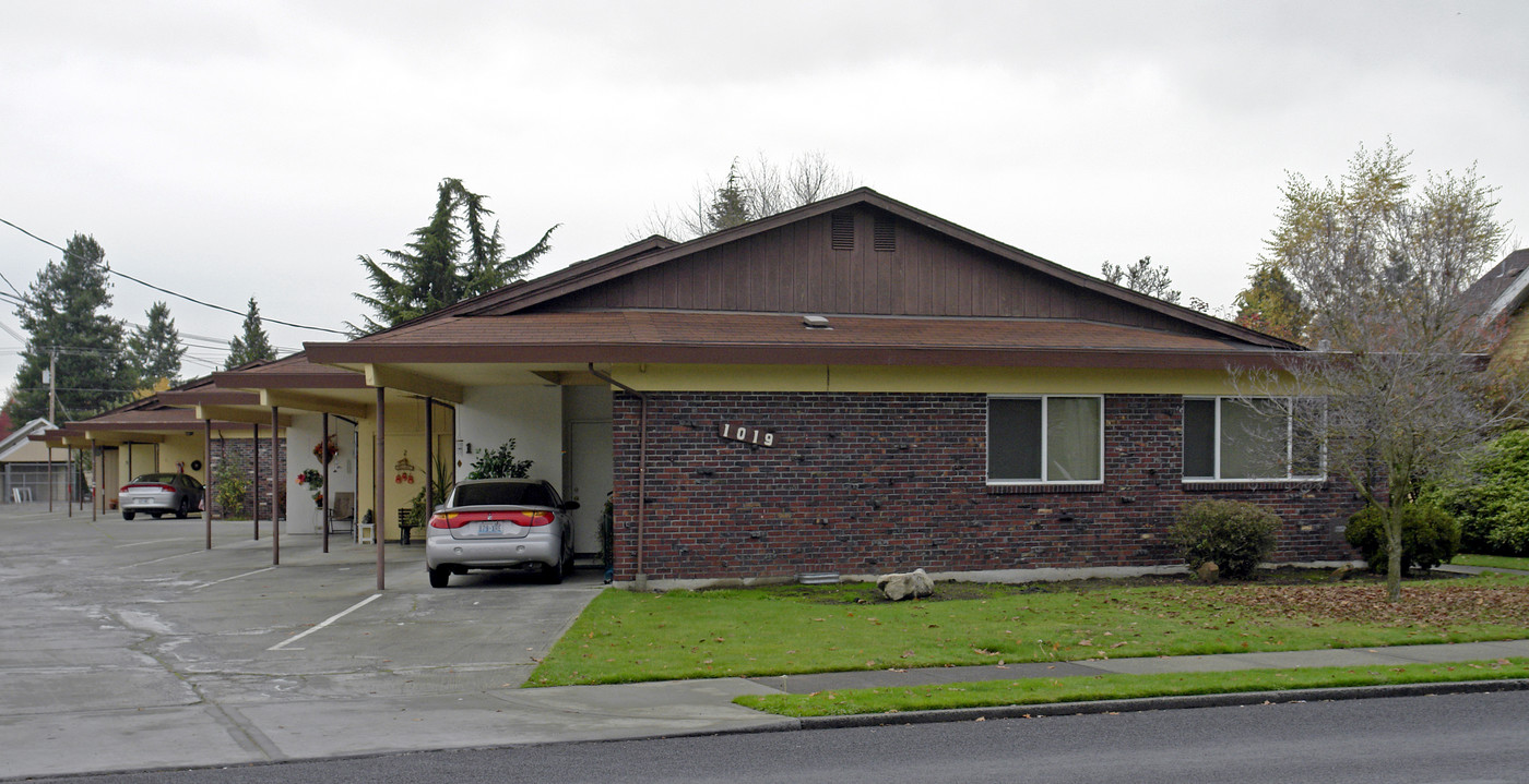 1019 W Pioneer Ave in Puyallup, WA - Building Photo