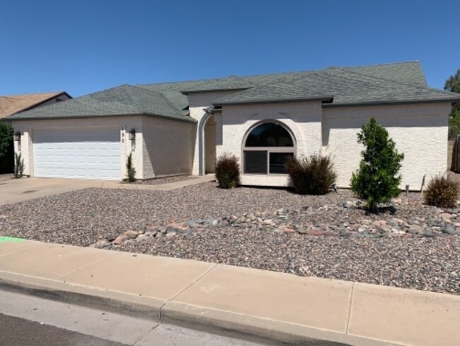 190 S Hazelton Dr in Chandler, AZ - Foto de edificio - Building Photo
