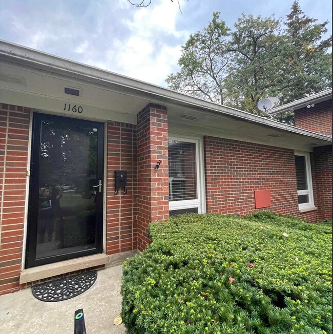1160 Osterman Ave in Deerfield, IL - Foto de edificio - Building Photo