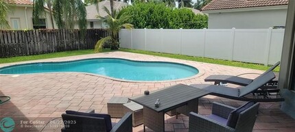 100 NW 108th Way in Plantation, FL - Building Photo - Building Photo