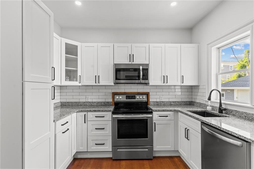 15 1/2 Bayview Ave in Newport, RI - Building Photo