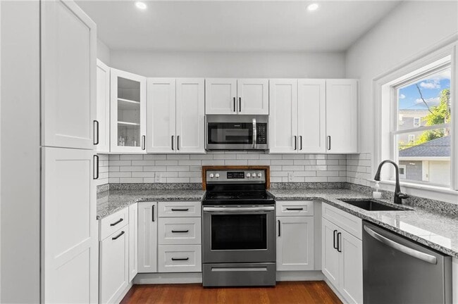 property at 15 1/2 Bayview Ave