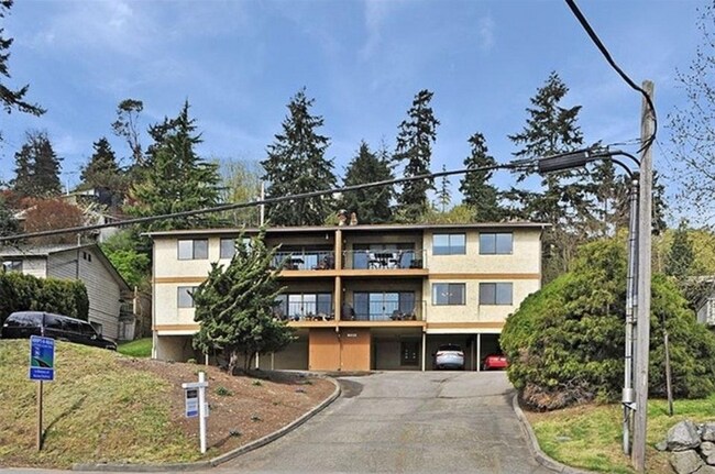 9032 NE Juanita Dr in Kirkland, WA - Building Photo - Building Photo
