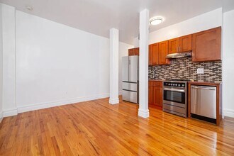 164 Waverly Pl in New York, NY - Building Photo - Building Photo