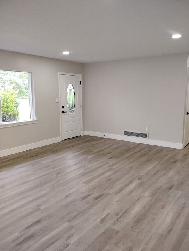 715 Eastover Cir in DeLand, FL - Building Photo - Building Photo