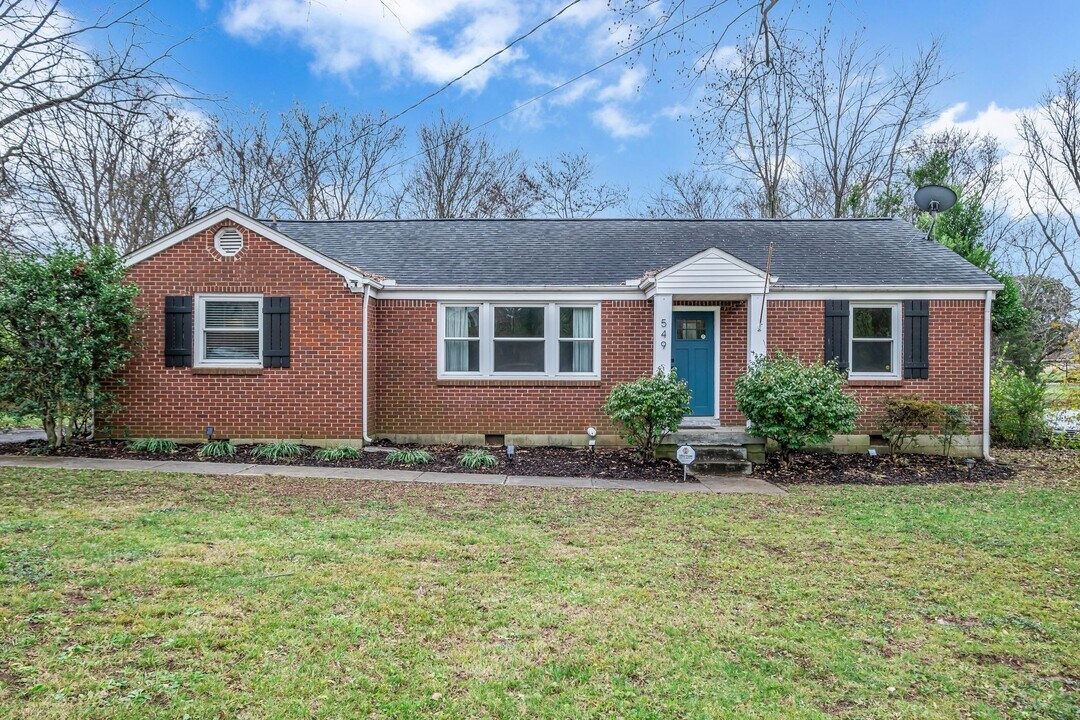 549 Elysian Fields Rd in Nashville, TN - Foto de edificio