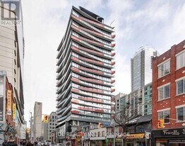 215 Queen St W in Toronto, ON - Building Photo