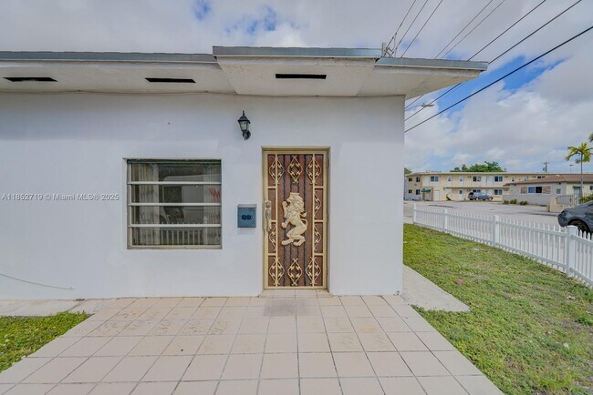 40 NW 47th Ave in Miami, FL - Building Photo - Building Photo