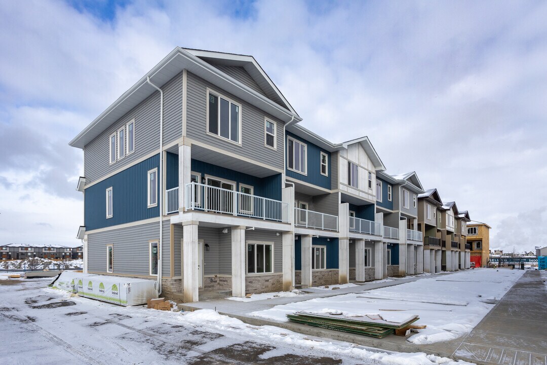 Cornerview Townhomes in Calgary, AB - Building Photo