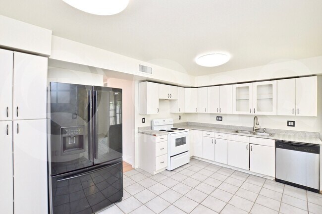 4265 E Vineyard Rd in Phoenix, AZ - Building Photo - Building Photo