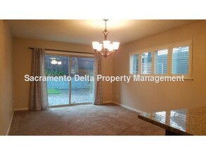 6026 Sierravale Way in Citrus Heights, CA - Building Photo - Building Photo