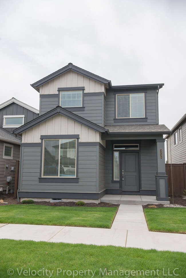 3736 SW Coyote Ln in Redmond, OR - Building Photo - Building Photo